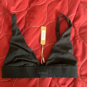 Skims wire free triangle bra